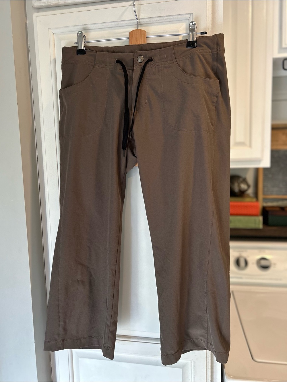 Patagonia Women's All-Out Brown Capris, Light Weight Outdoor Pants Size 6